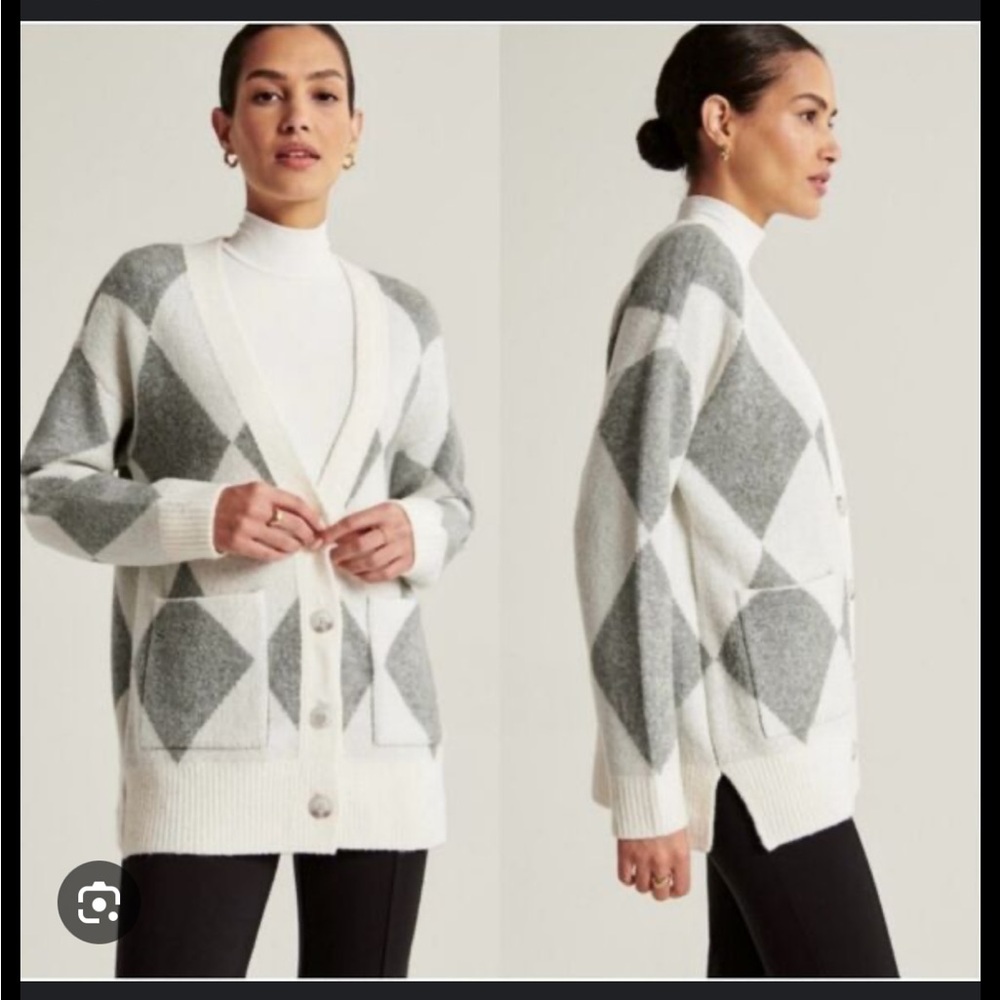 Abercrombie & Fitch Cream and Gray Argyle Cardigan